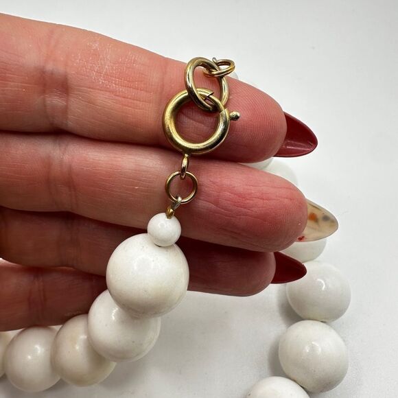 17" Ceramic beaded and Scrimshaw-style pendant vintage necklace! - Picture 10 of 16